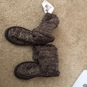 Brand new boots, never worn. Size 6